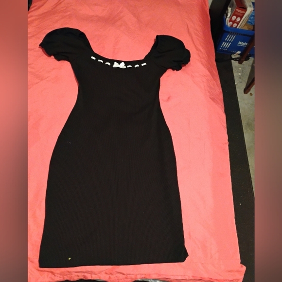 Liz And Sara Elegant Black Mini Dress with White Bow And Stitching Accents. - Picture 6 of 11